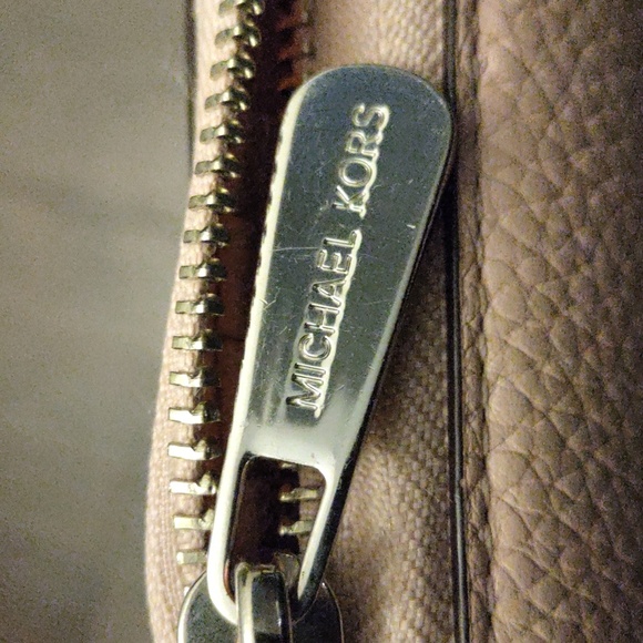 Michael Kors Bi-Fold Zip Wallet Bundle - Picture 4 of 15